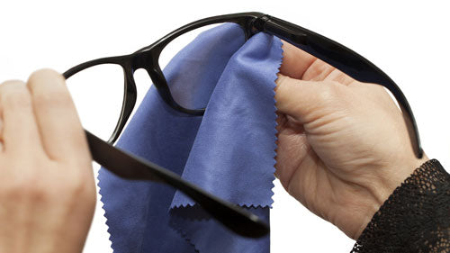 How to clean and maintain transparent glasses