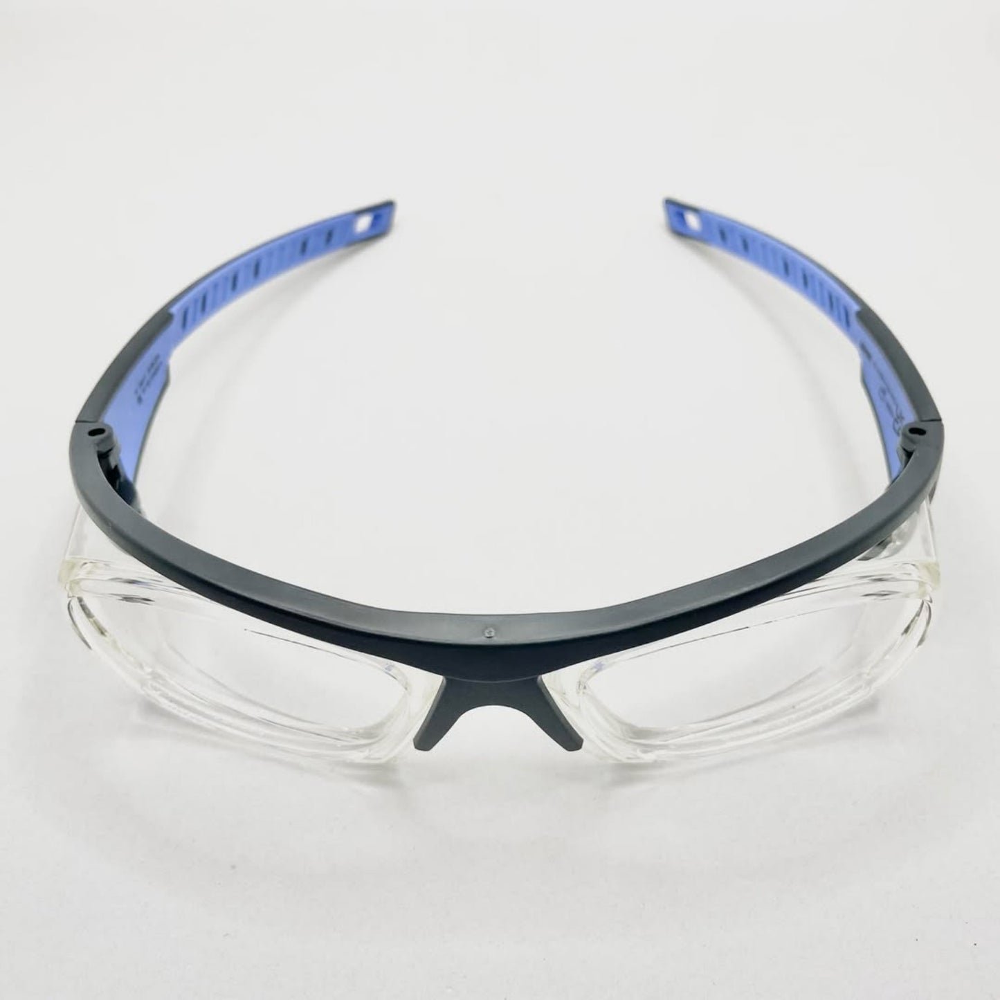 Uvex 5518 front view showing protective wraparound frame for dry eyes