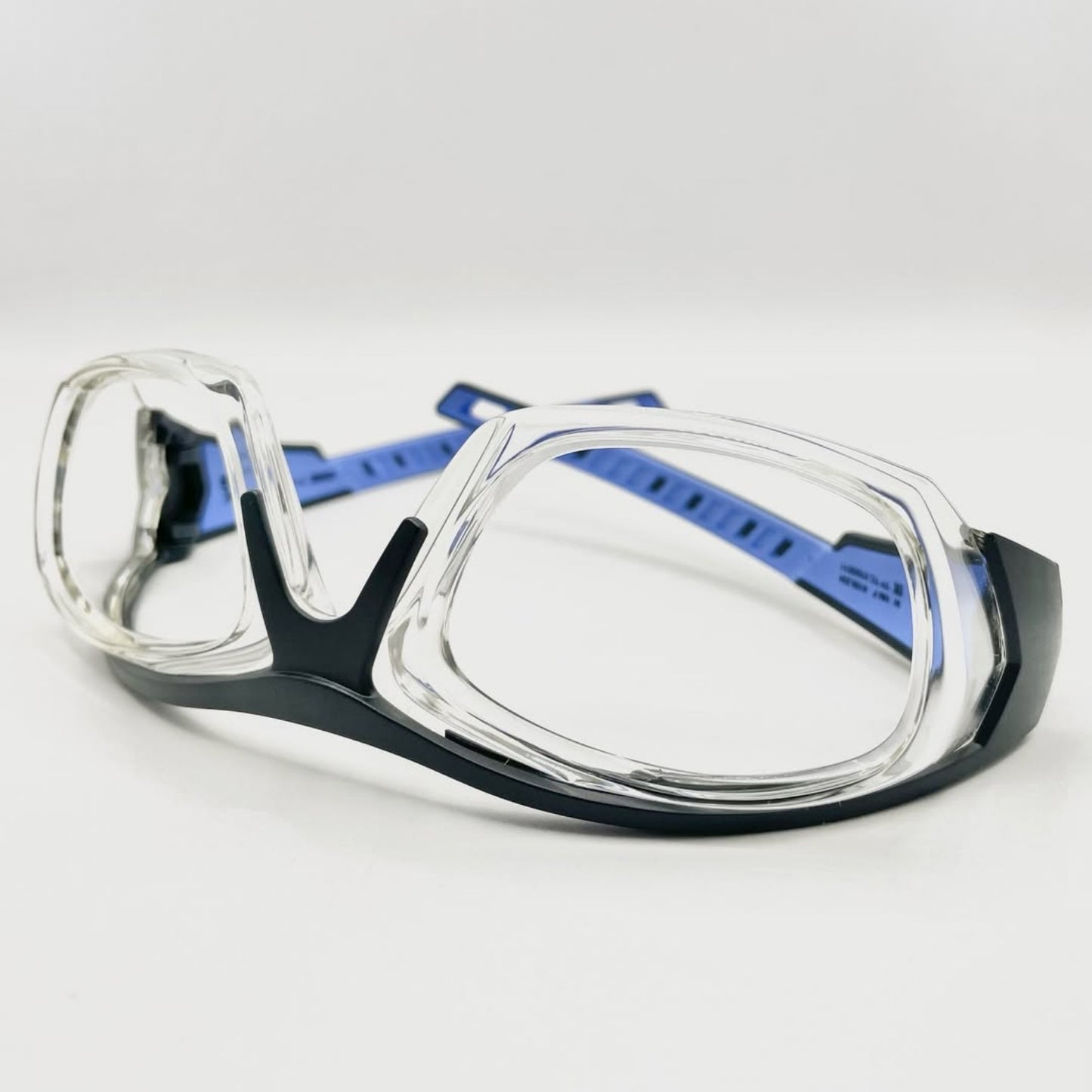 Uvex 5518 inner frame view showing protective design and clear lens area